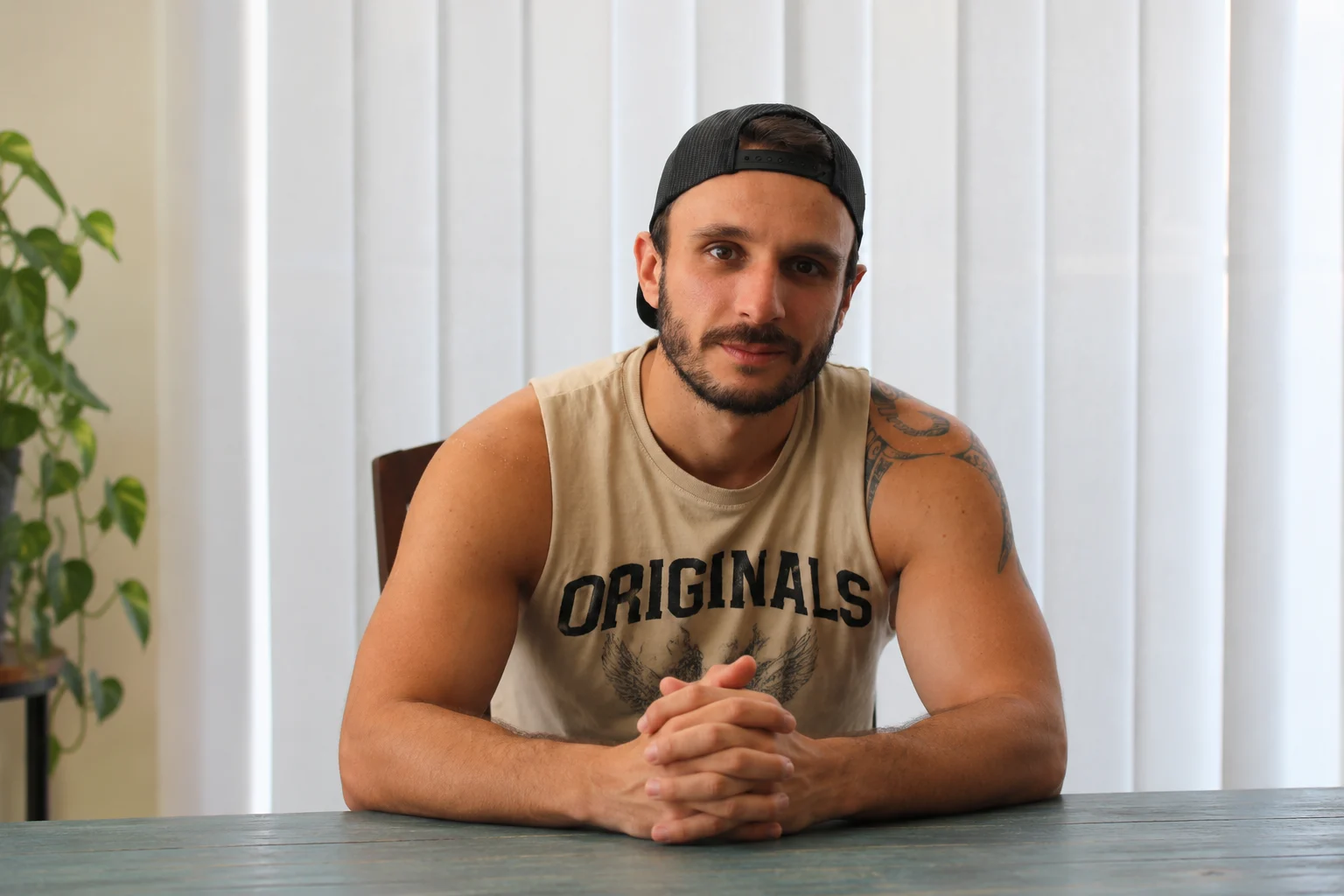 Bastien ROUJAS, Coach en forme et bien-être à Narbonne, avec un air accueillant